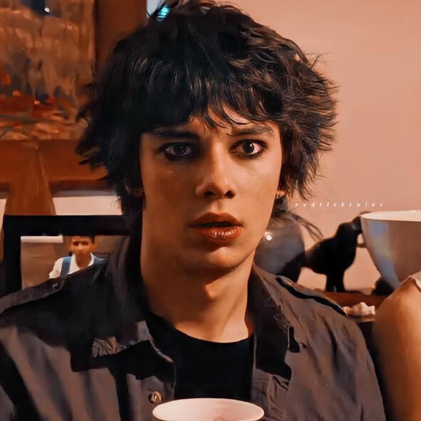 rodrick heffley wearing eyeliner